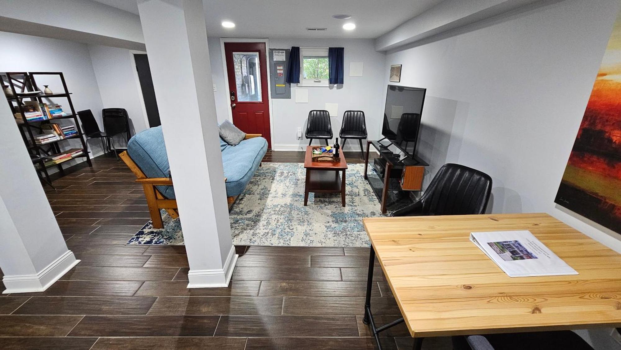 English Basement Suite: Metro-Adjacent Petworth Retreat with Parking Washington Exterior photo