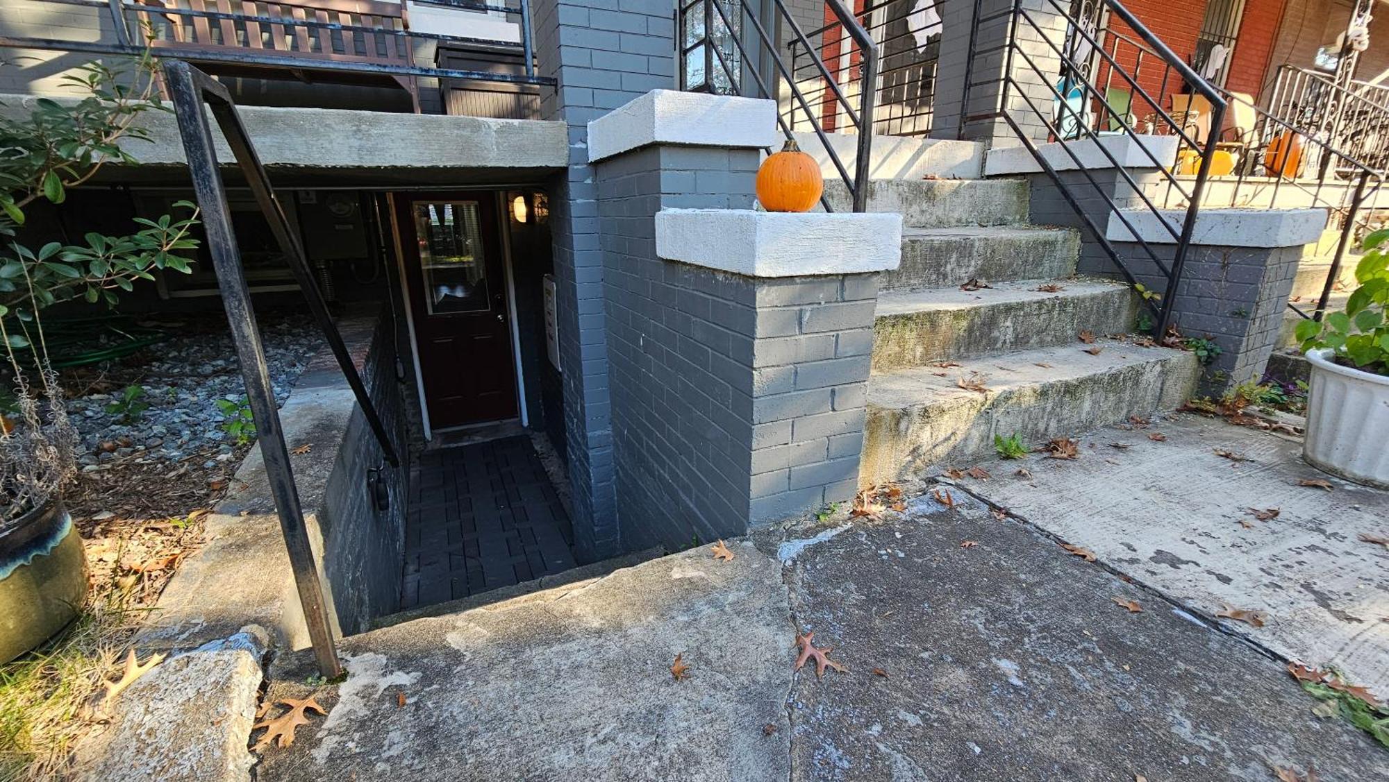 English Basement Suite: Metro-Adjacent Petworth Retreat with Parking Washington Exterior photo